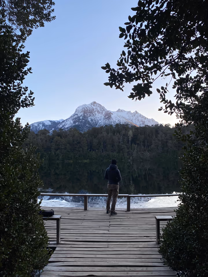 Lago Escondido con el Cerro Capilla de fondo